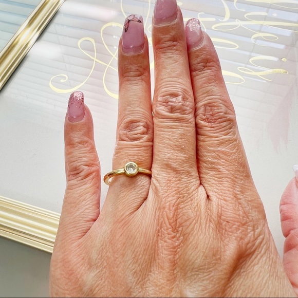 Solitary Bezel Set Clear Round Crystal CZ Circle Gold Tone S925 Ring - Picture 2 of 4